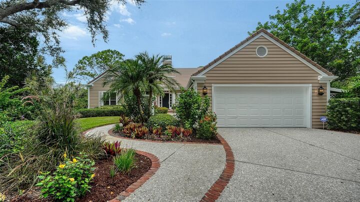 Property Photo: 156 Bishopscourt Road FL 34229