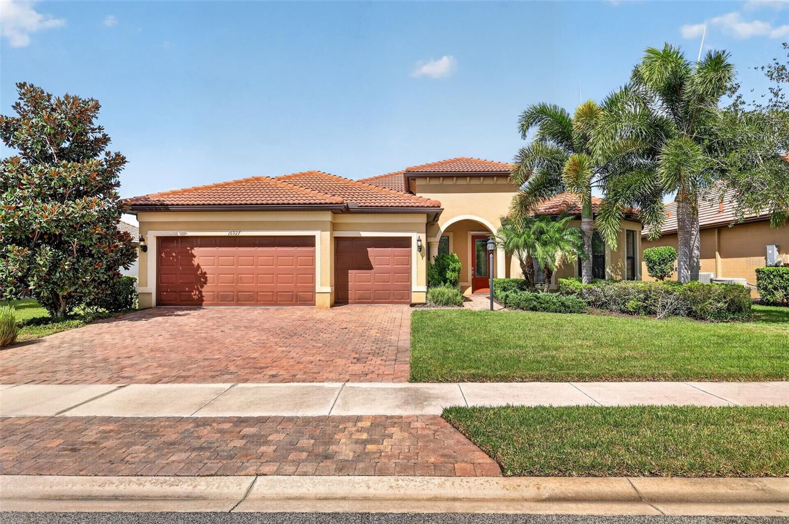 Property Photo:  16927 Winthrop Place  FL 34202 