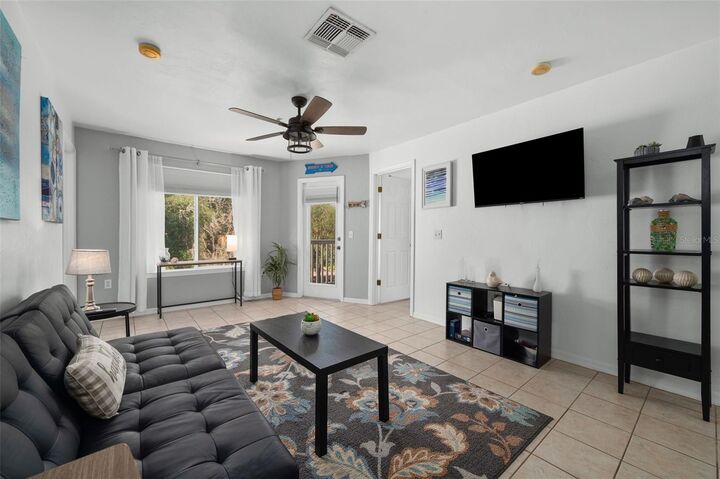 Property Photo:  4000 SW 23rd Street 6-303  FL 32608 