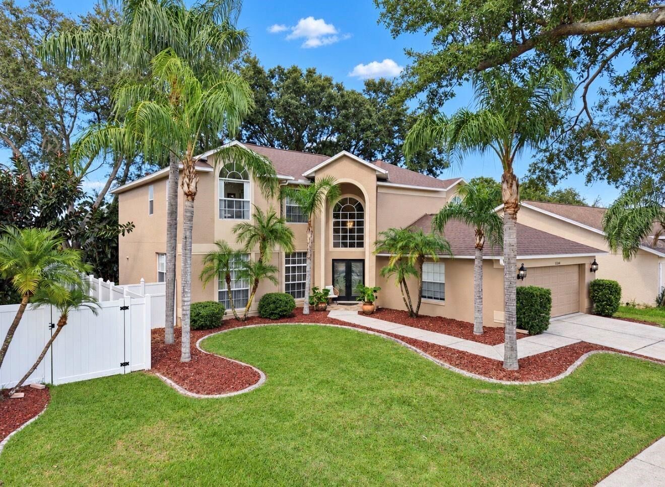 Property Photo:  11214 Longbrooke Drive  FL 33579 