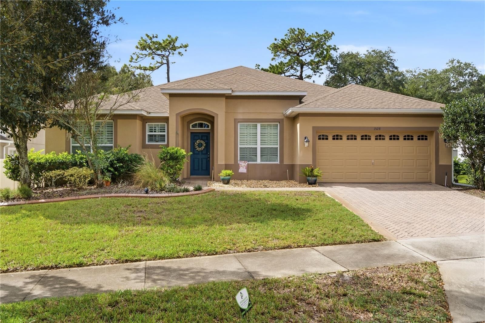 Property Photo: 1528 Blue Grass Boulevard FL 32724