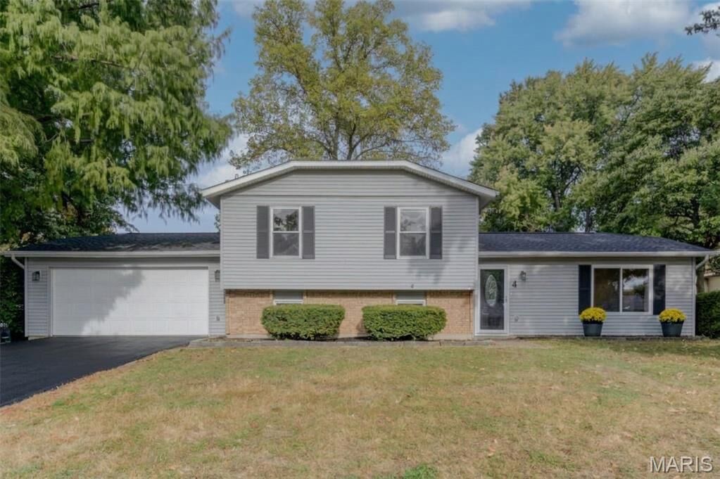 Property Photo: 4 Newberry Court MO 63376