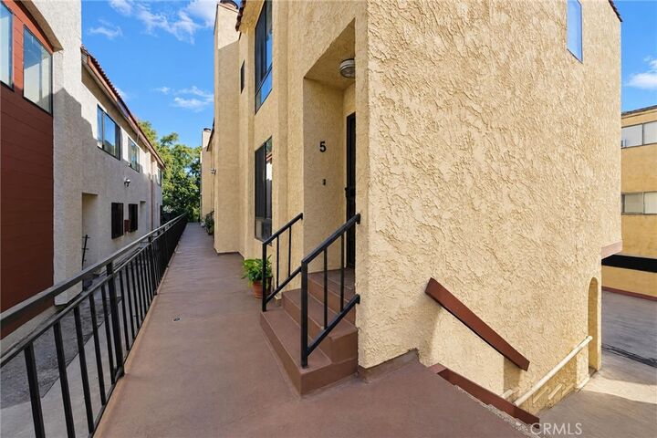 Property Photo: 626 S 6th Street 5 CA 91801