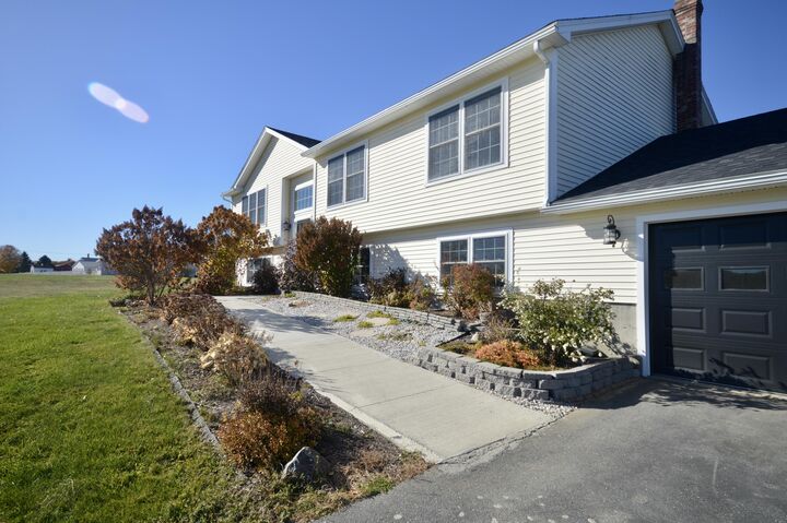 Property Photo:  10 Bog Road  ME 04401 