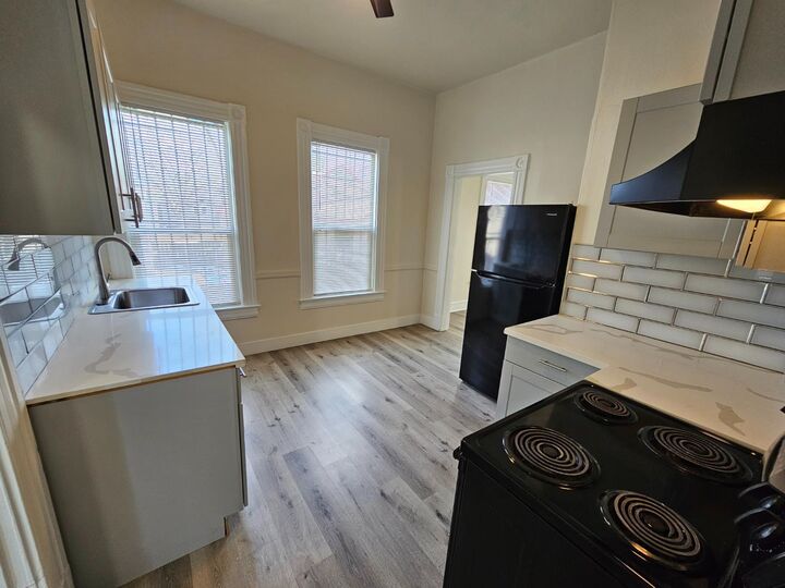 Property Photo:  1621 W Street  CA 95818 