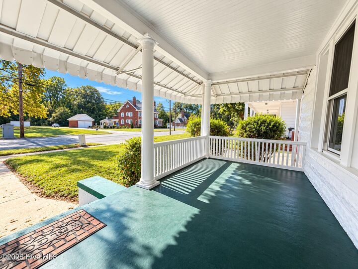 Property Photo:  105 E High Street  NC 27855 