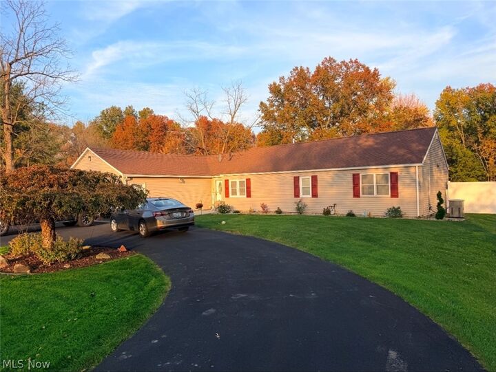 Property Photo:  579 County Line Road  OH 44429 