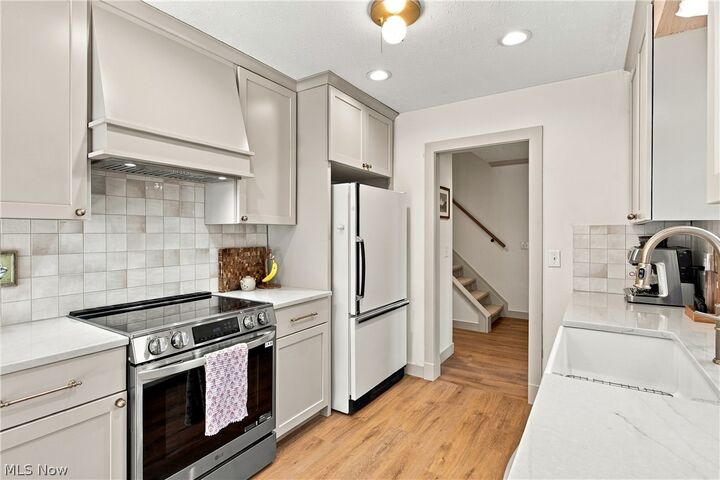Property Photo: 19305 Idlewood Trail OH 44149