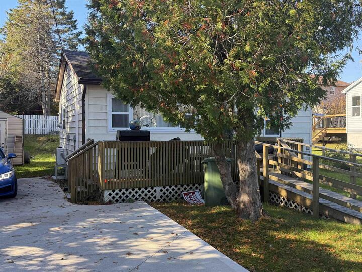 Property Photo:  15 Holly Drive  NS B3R 1Z7 