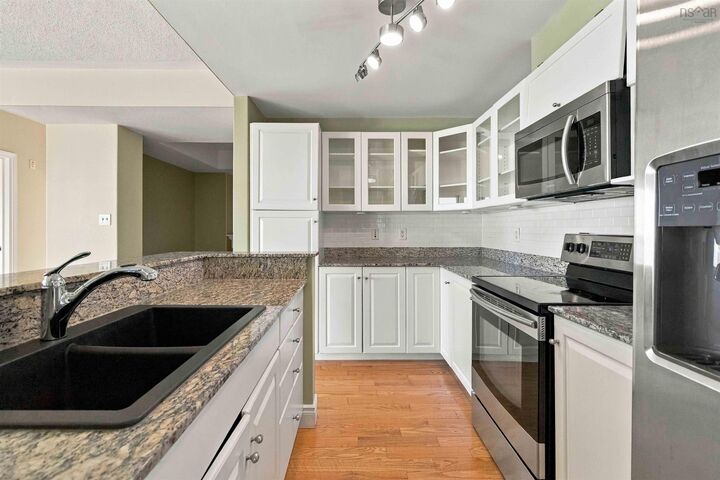 Photo de la propriété:  304 647 Bedford Highway  NS B3M 0A5 