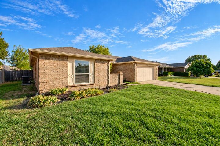 Property Photo: 3018 Meadow Creek Court TX 75052