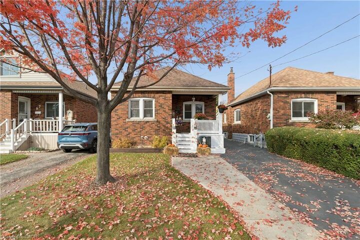 Property Photo:  101 Fairfield Avenue  ON L8H 5H1 