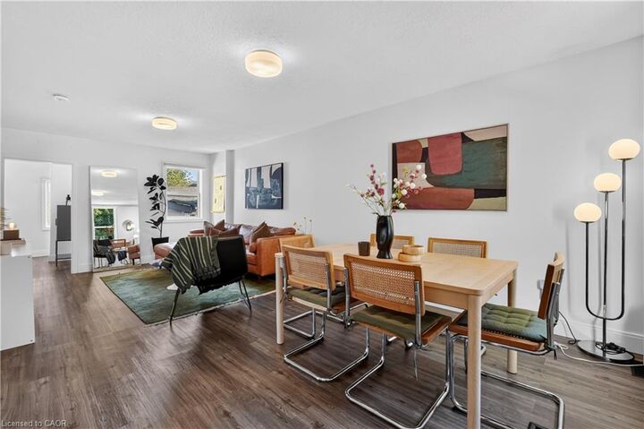 Property Photo:  225 Charlton Avenue E  ON L8N 1Z2 