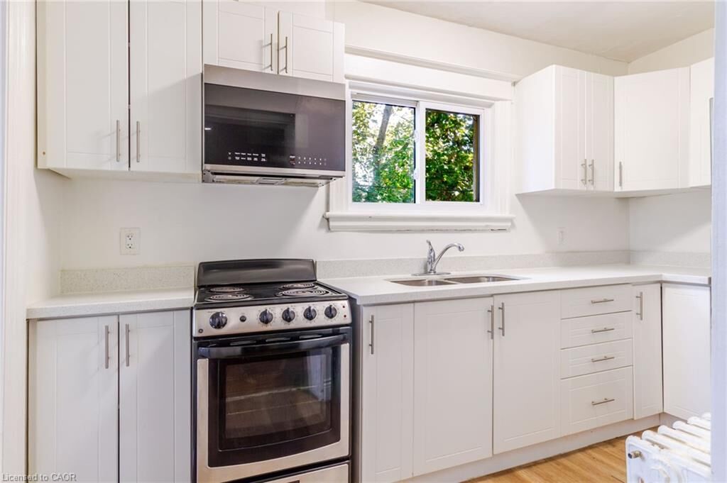 Property Photo:  53 Proctor Boulevard 2  ON L8M 2M5 