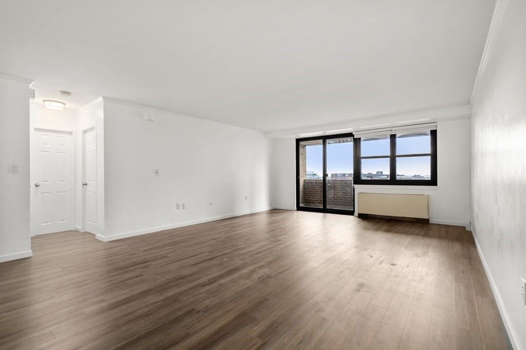Property Photo: 9 Hawthorne Place 16J MA 02114