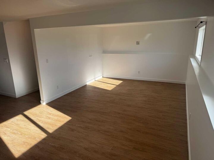 Property Photo:  212 1 Avenue E 5  AB T1R 0G9 