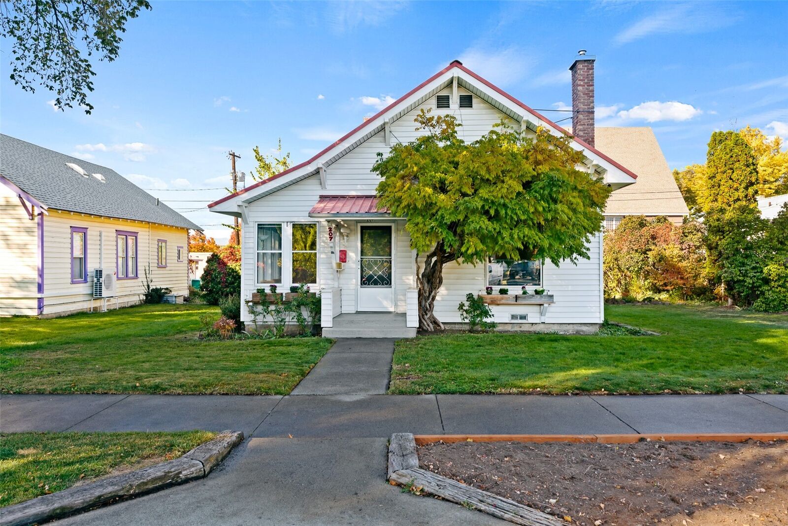 Property Photo:  207 N Sprague Street  WA 98926 
