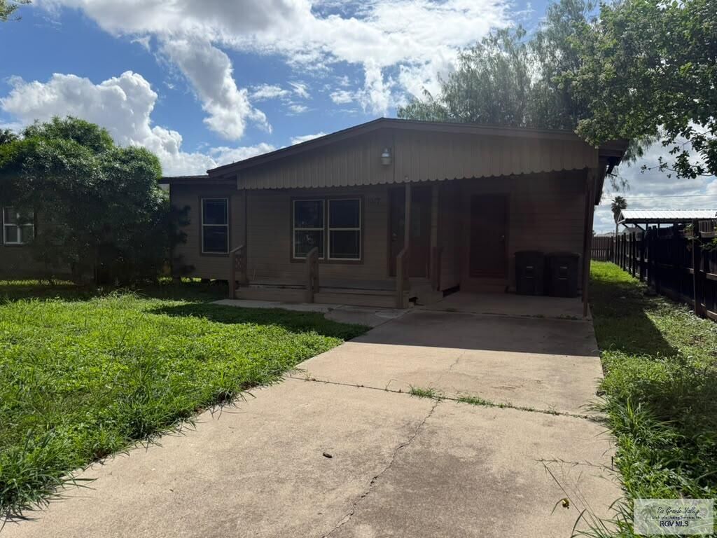 Property Photo:  1017 W Madison Ave  TX 78550 