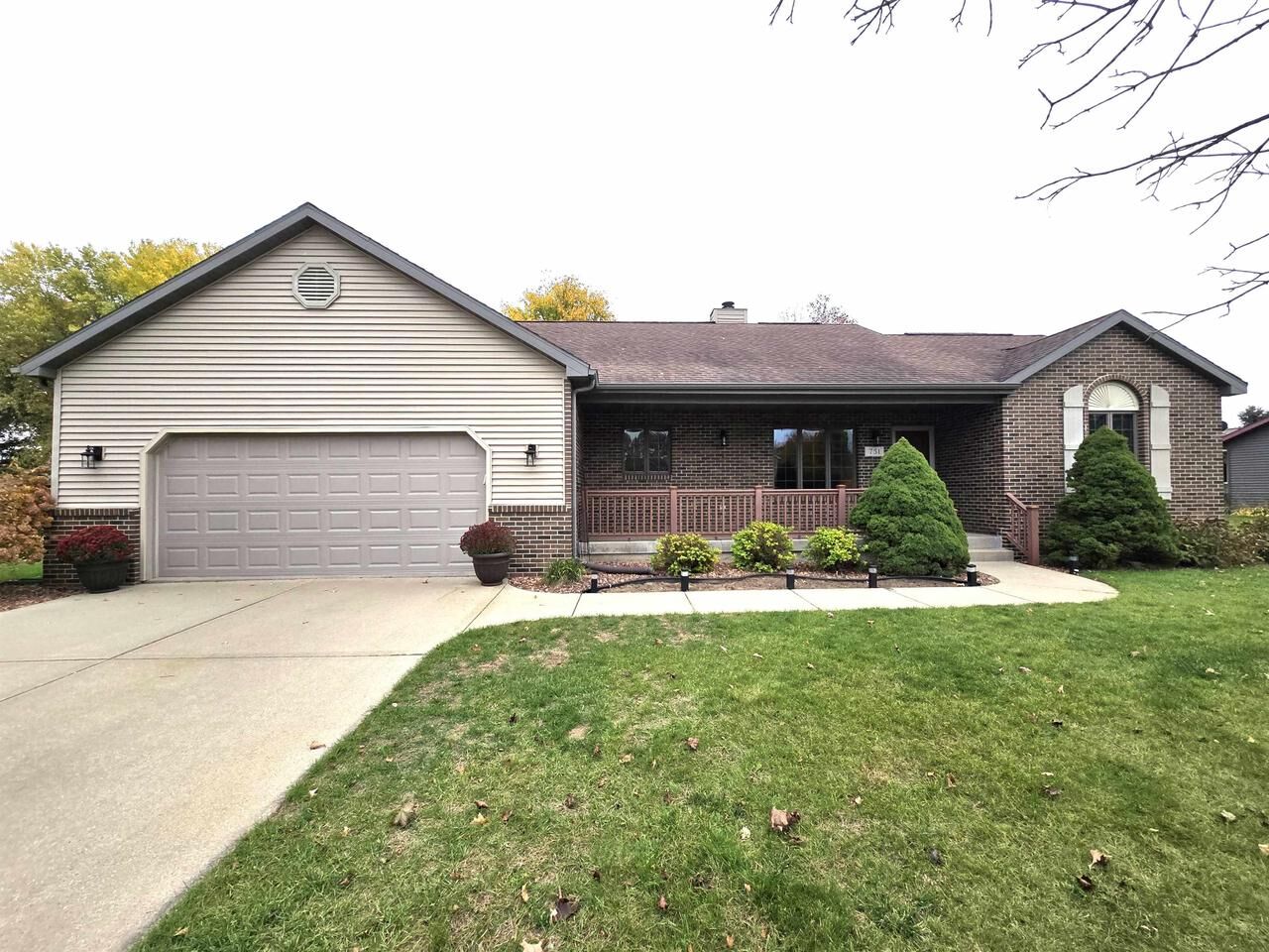 Property Photo:  751 Cole St Street  WI 53588 