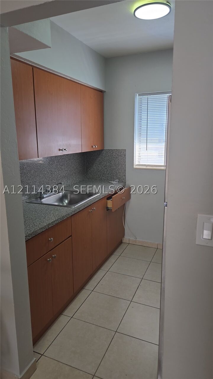 Property Photo:  934 Meridian Ave 15  FL 33139 