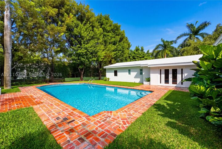 Property Photo:  2500 Sunset Dr  FL 33140 