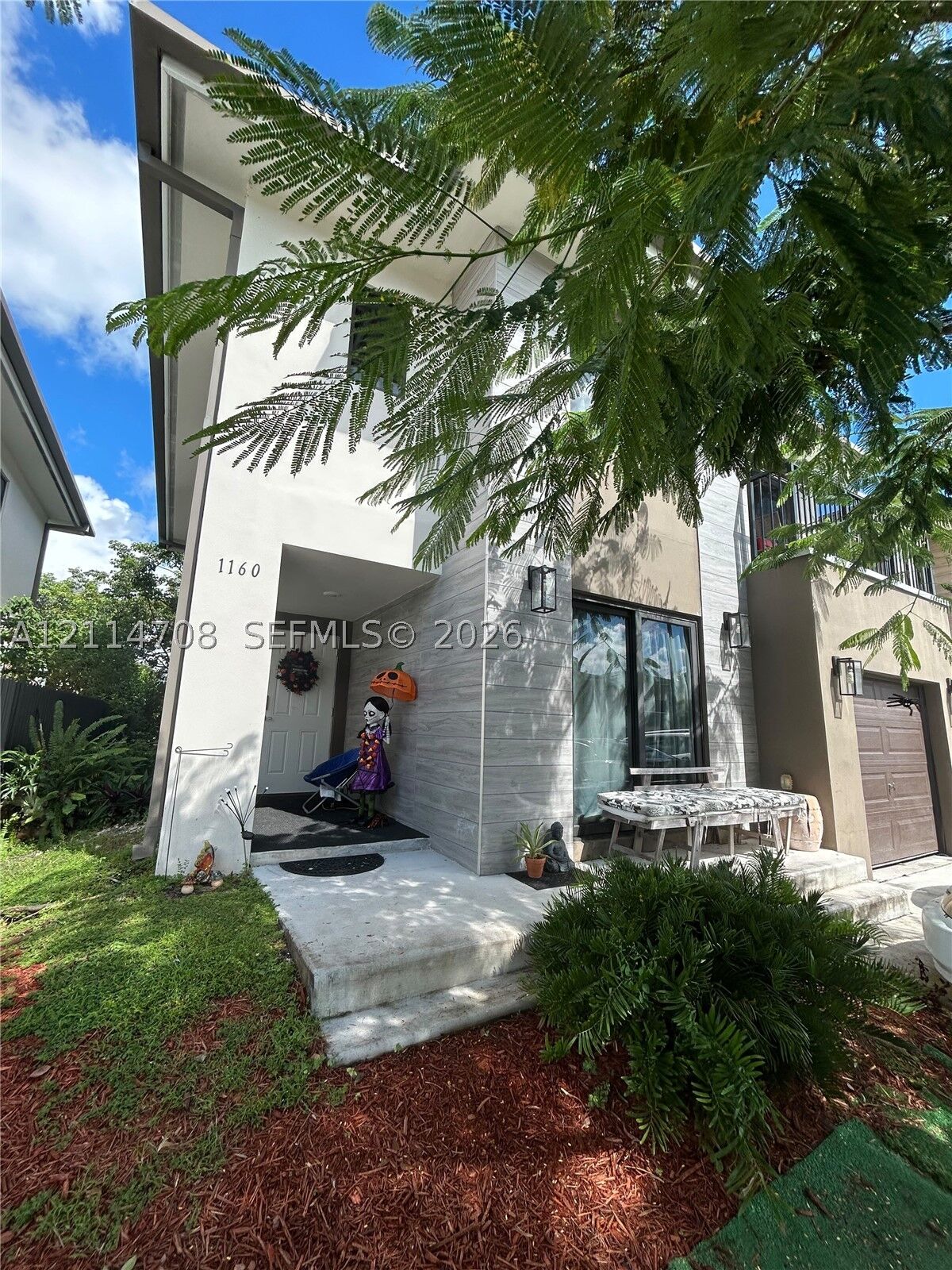 Property Photo:  1160 NW 1st St  FL 33034 