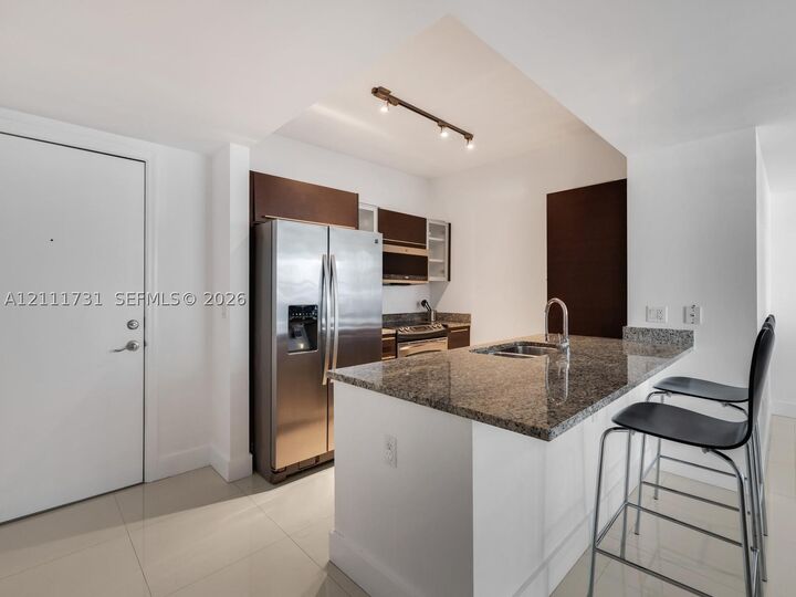 Property Photo:  950 Brickell Bay Dr 1404  FL 33131 