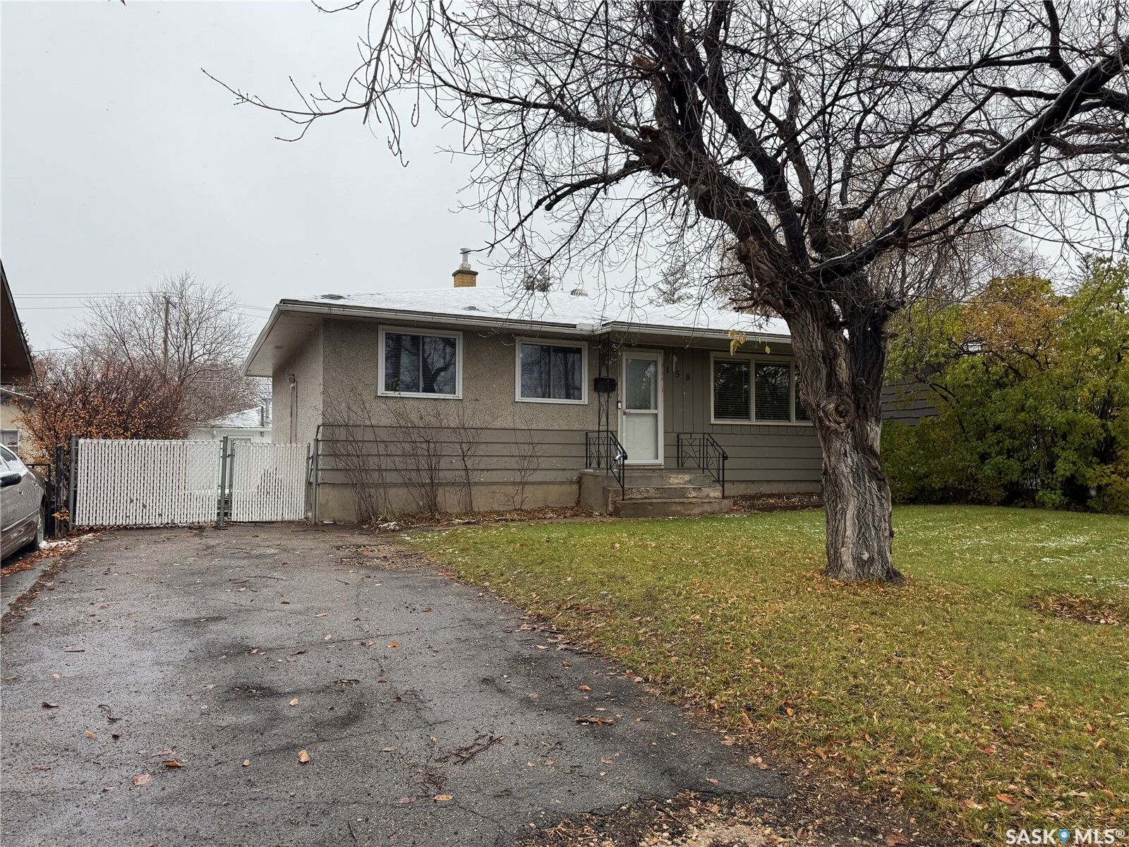 Property Photo:  158 Rose Street N  SK S4R 2Y1 