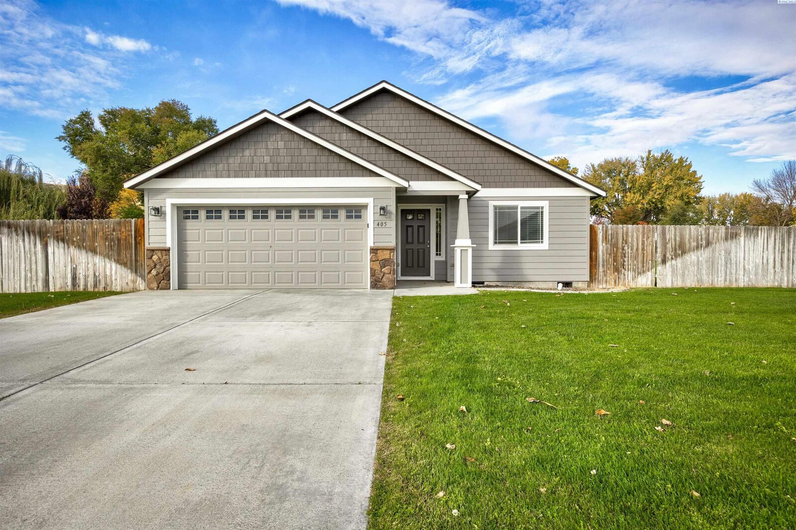 Property Photo:  405 Sanlyn Ct  WA 99320 