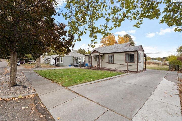 Property Photo: 911 S Alder WA 99336