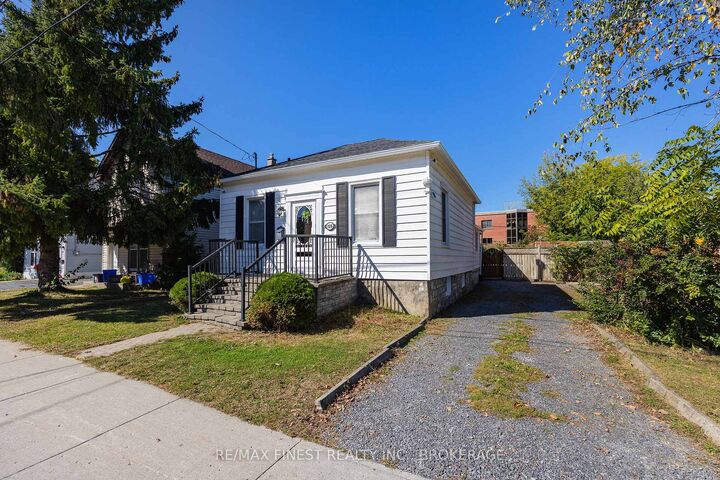 Property Photo:  125 James Street  ON K7K 1Z5 