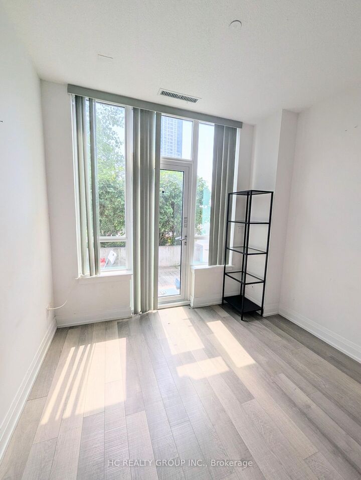 Property Photo:  7165 Yonge Street 111  ON L3T 0C5 