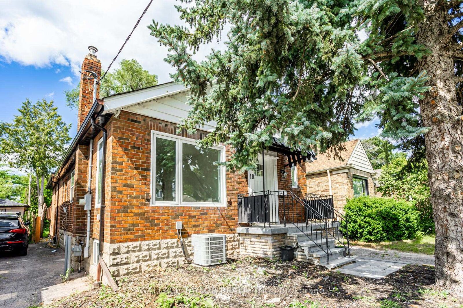 Property Photo:  10 O'Connor Drive Lower  ON M4K 2K2 