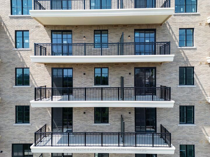 Property Photo:  38 Earlington Avenue 202  ON M8X 0B6 