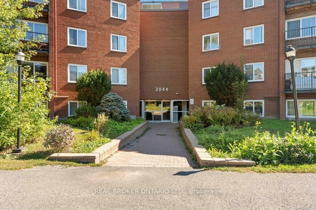 Property Photo:  2044 Arrowsmith Drive 105B  ON K1J 7V8 