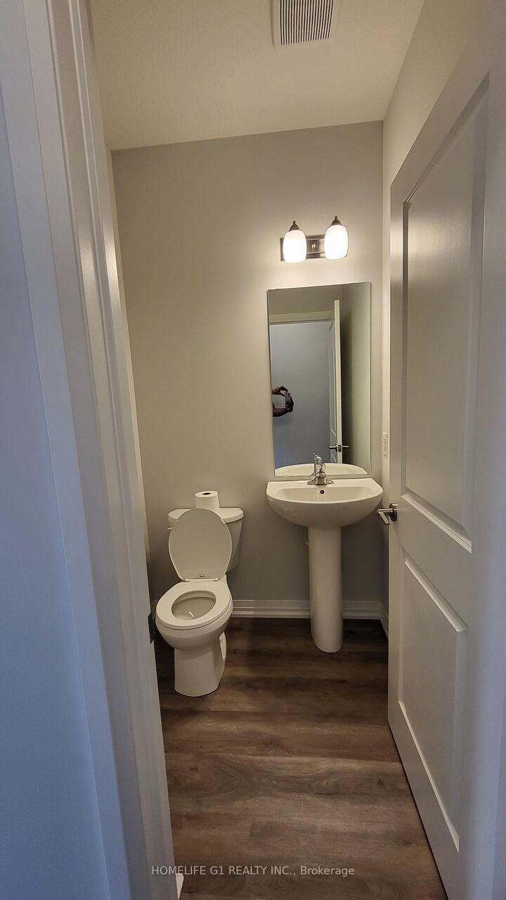 Property Photo:  166 Bur Oak Drive  ON L2V 0L8 