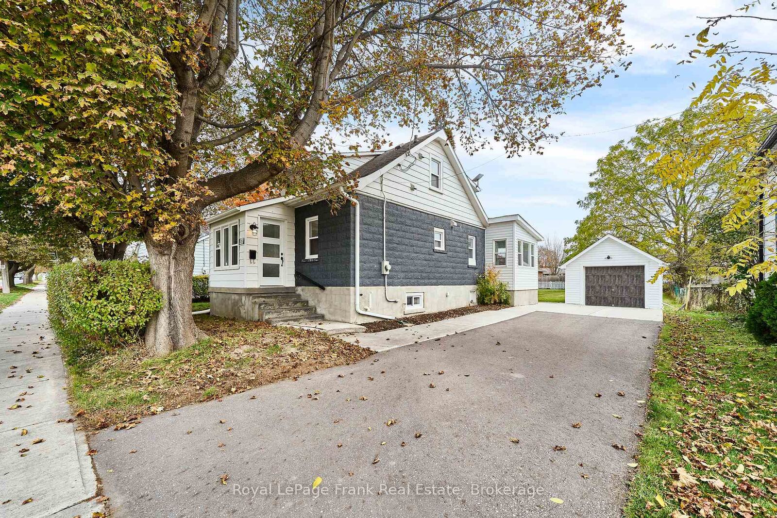 Property Photo:  115 Liberty Street S  ON L1C 2P2 