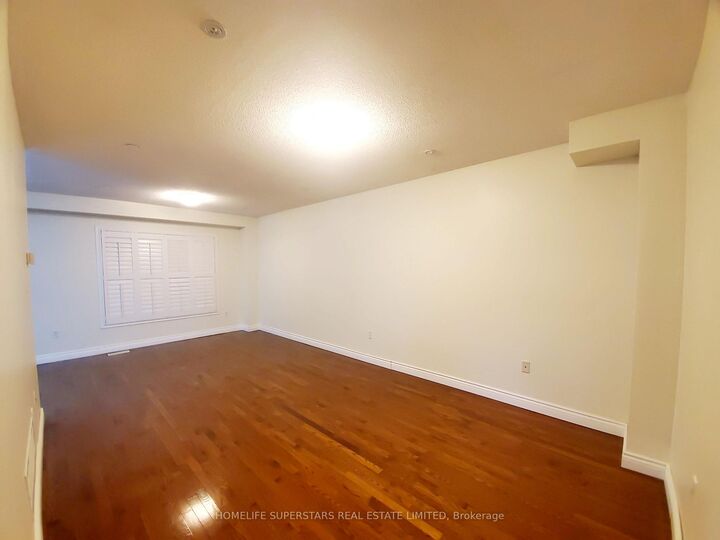 Property Photo: 6096 Windfleet Crescent ON L5V 2Z6