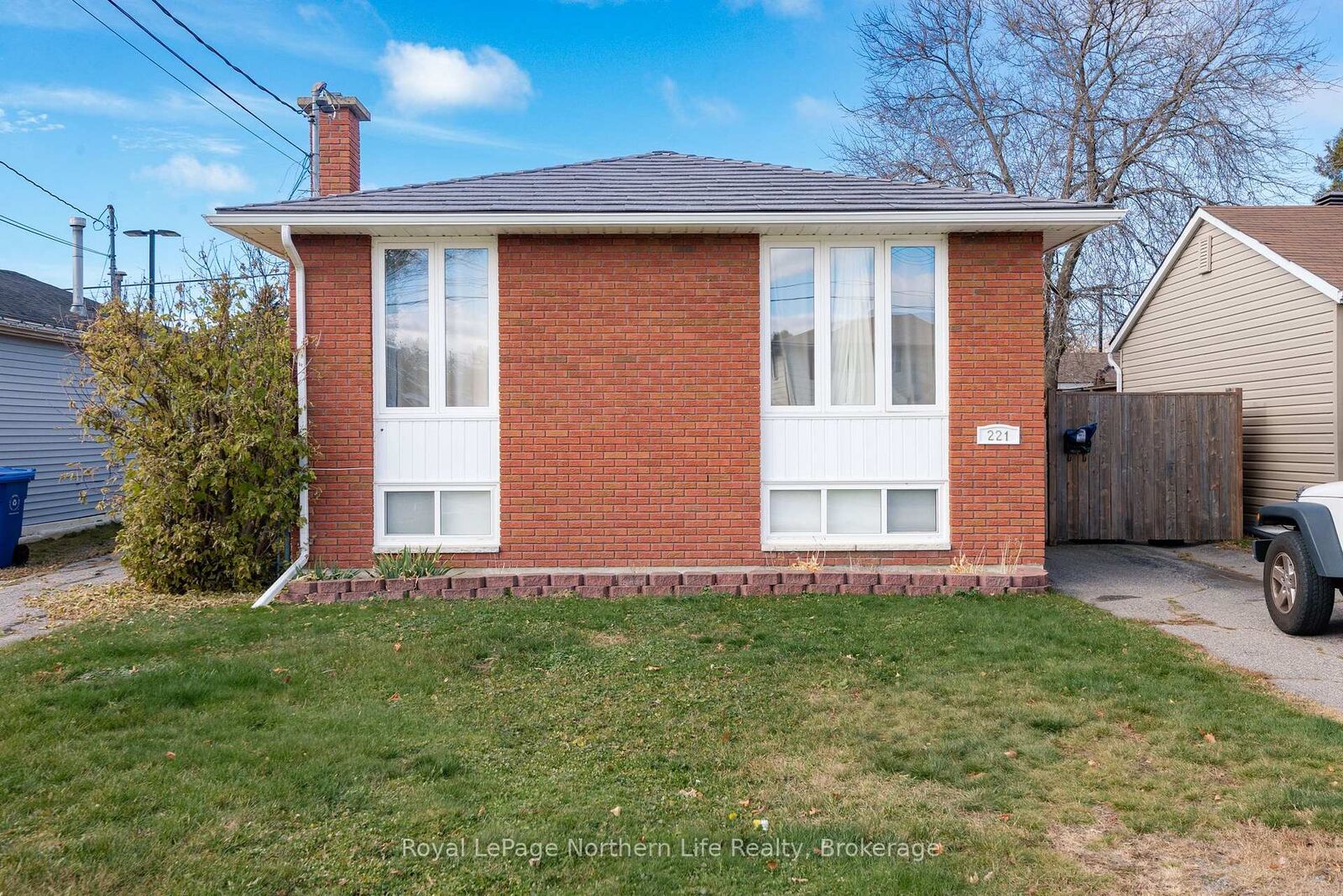 Property Photo:  221 Lee Avenue  ON P1A 2K5 