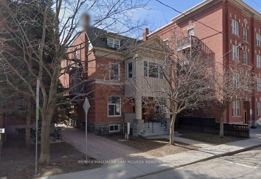 Property Photo: 240 Cooper Street 6 ON K2P 0G4