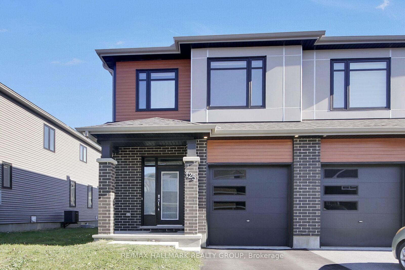 Property Photo:  125 Angelonia Crescent  ON K1T 0Y4 