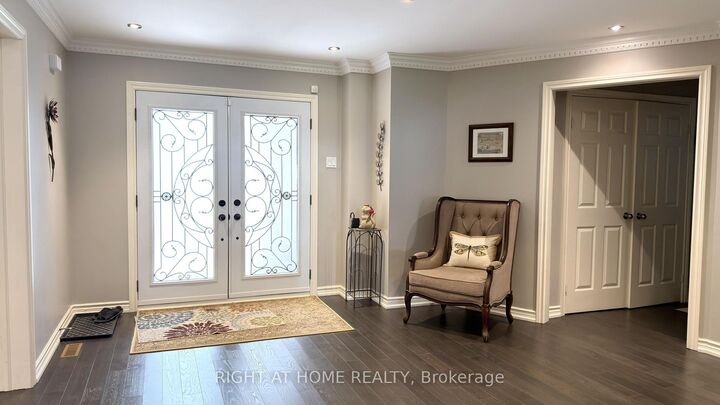 Property Photo:  6 Cowles Court  ON L4C 9A7 