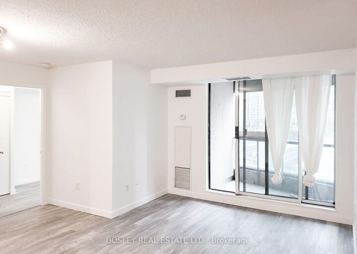 Property Photo:  7 Lorraine Drive 801  ON M2N 7H2 