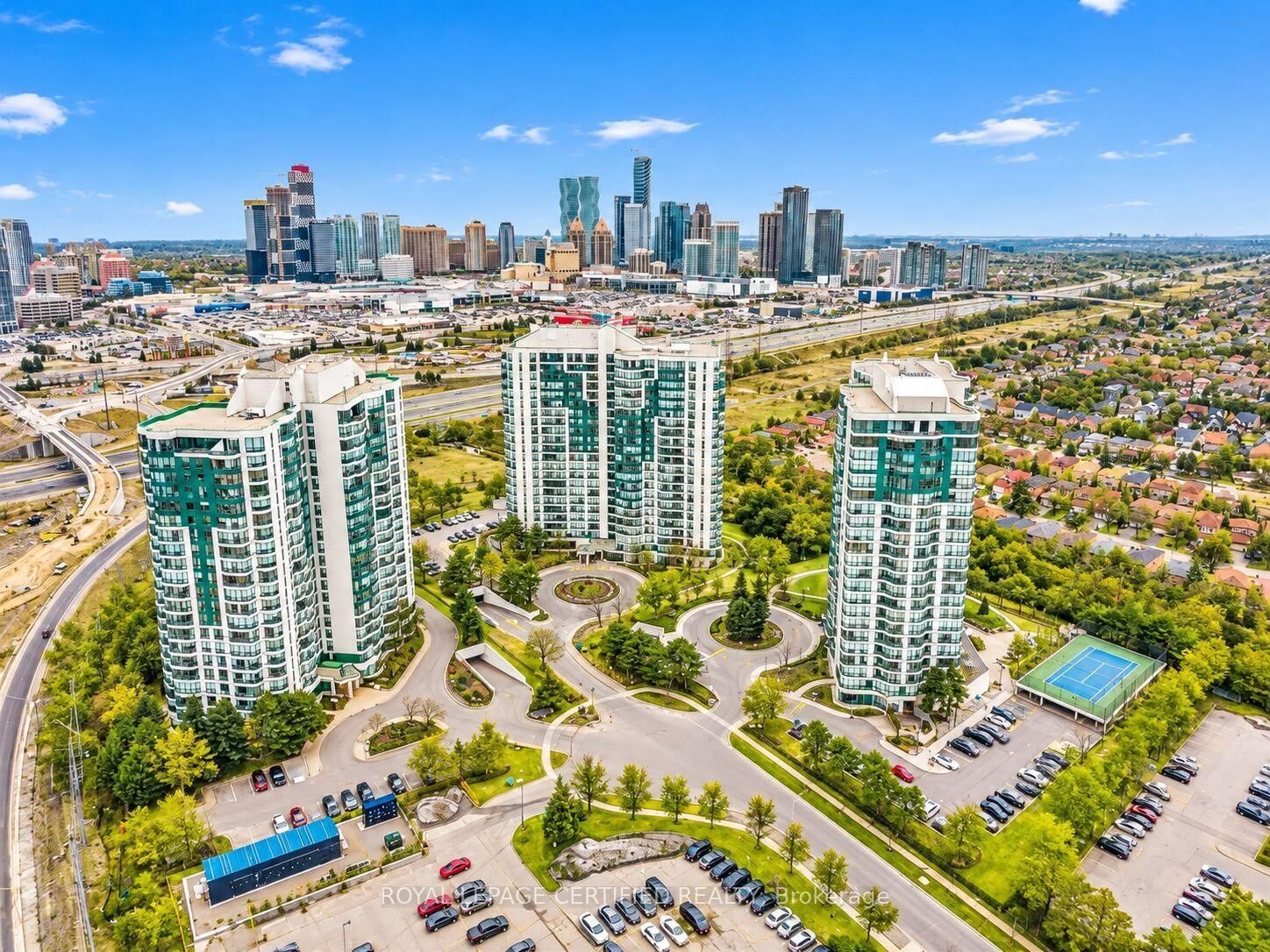 Property Photo:  4460 Tucana Court 1205  ON L5R 3K9 