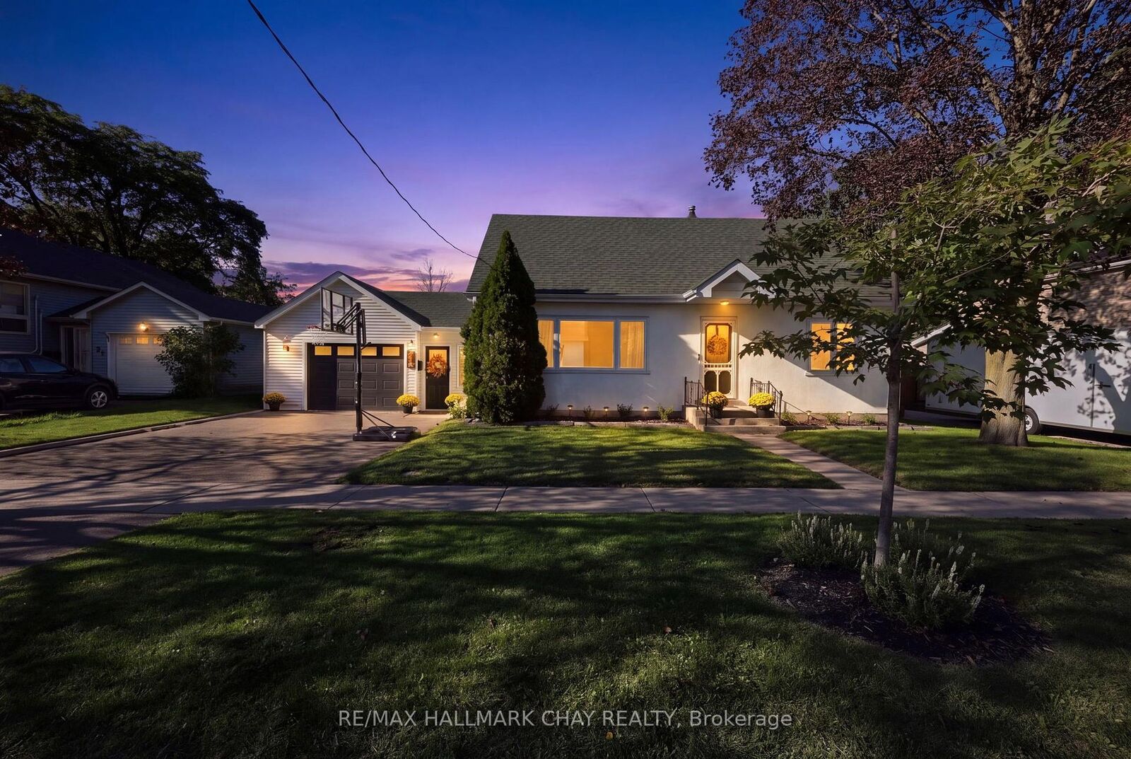 Property Photo:  32 Caroline Street  ON L4N 2S3 