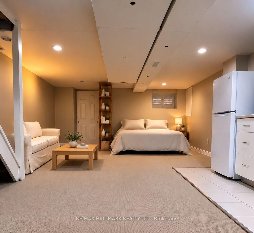 Property Photo:  163 1/2 Hampton Avenue Lower  ON M4K 2Z3 