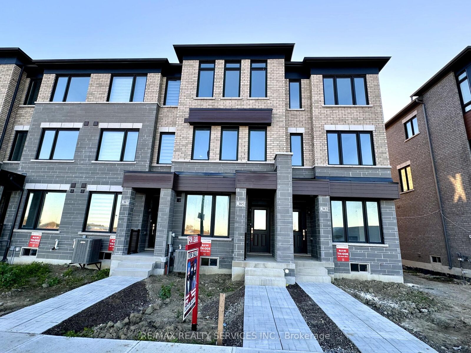 Property Photo: 385 Inspire Boulevard ON L6R 4E4