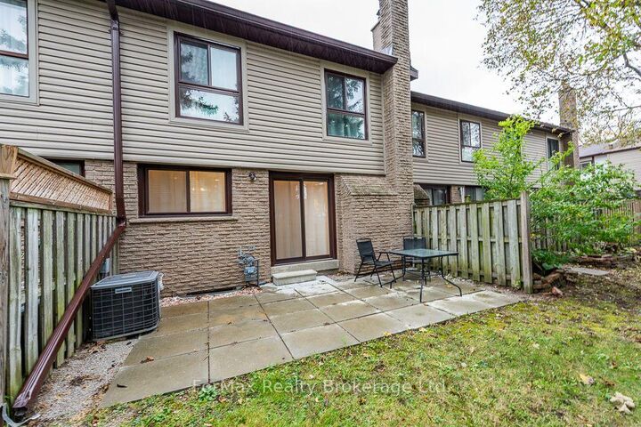 Photo de la propriété:  90 Greenwich Circle  ON L6S 2E9 