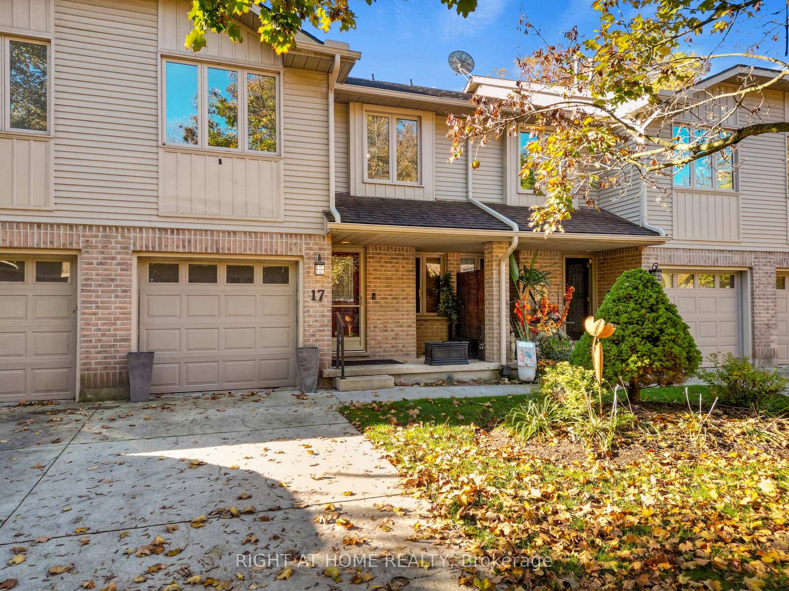 Property Photo:  70 Glenroy Road 17  ON N5Z 4W9 