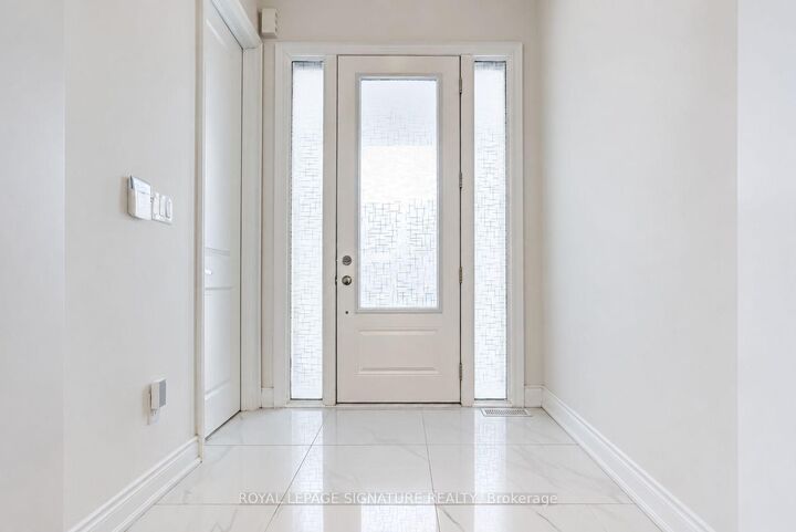 Property Photo: 71 Maple Fields Circle ON L4G 3X6